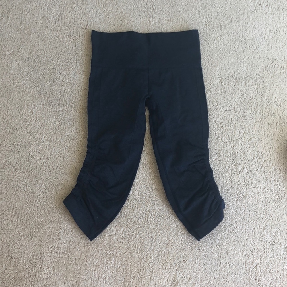 Lululemon cropped grey leggings